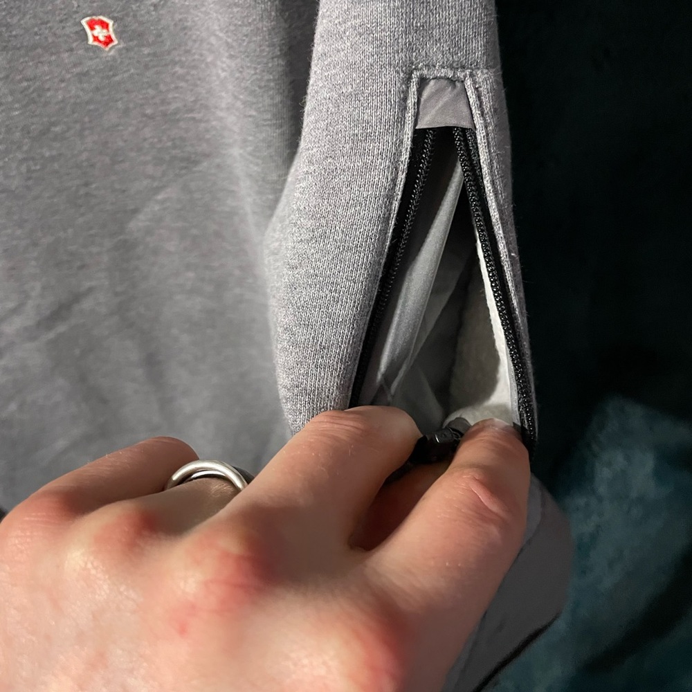 Men’s Large Crewneck Brand Victorinox